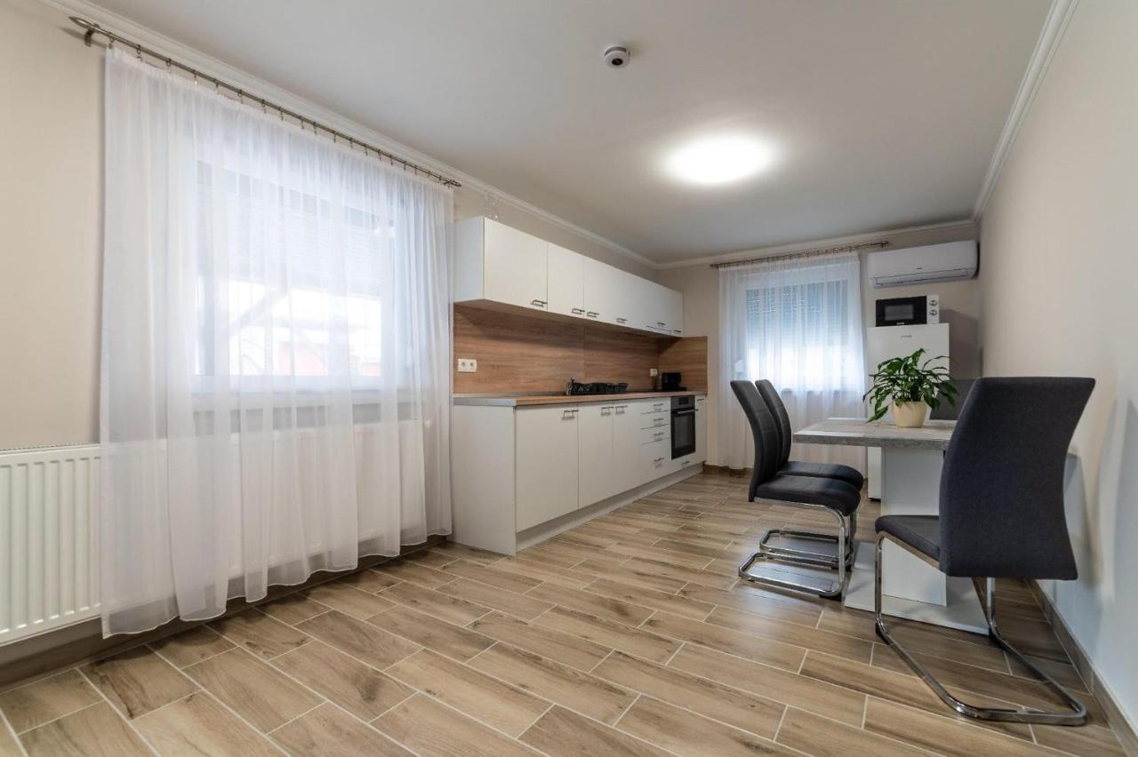 Napsugar & Virag Apartman Tiszafured Exterior photo