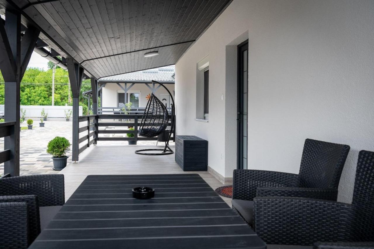Napsugar & Virag Apartman Tiszafured Exterior photo