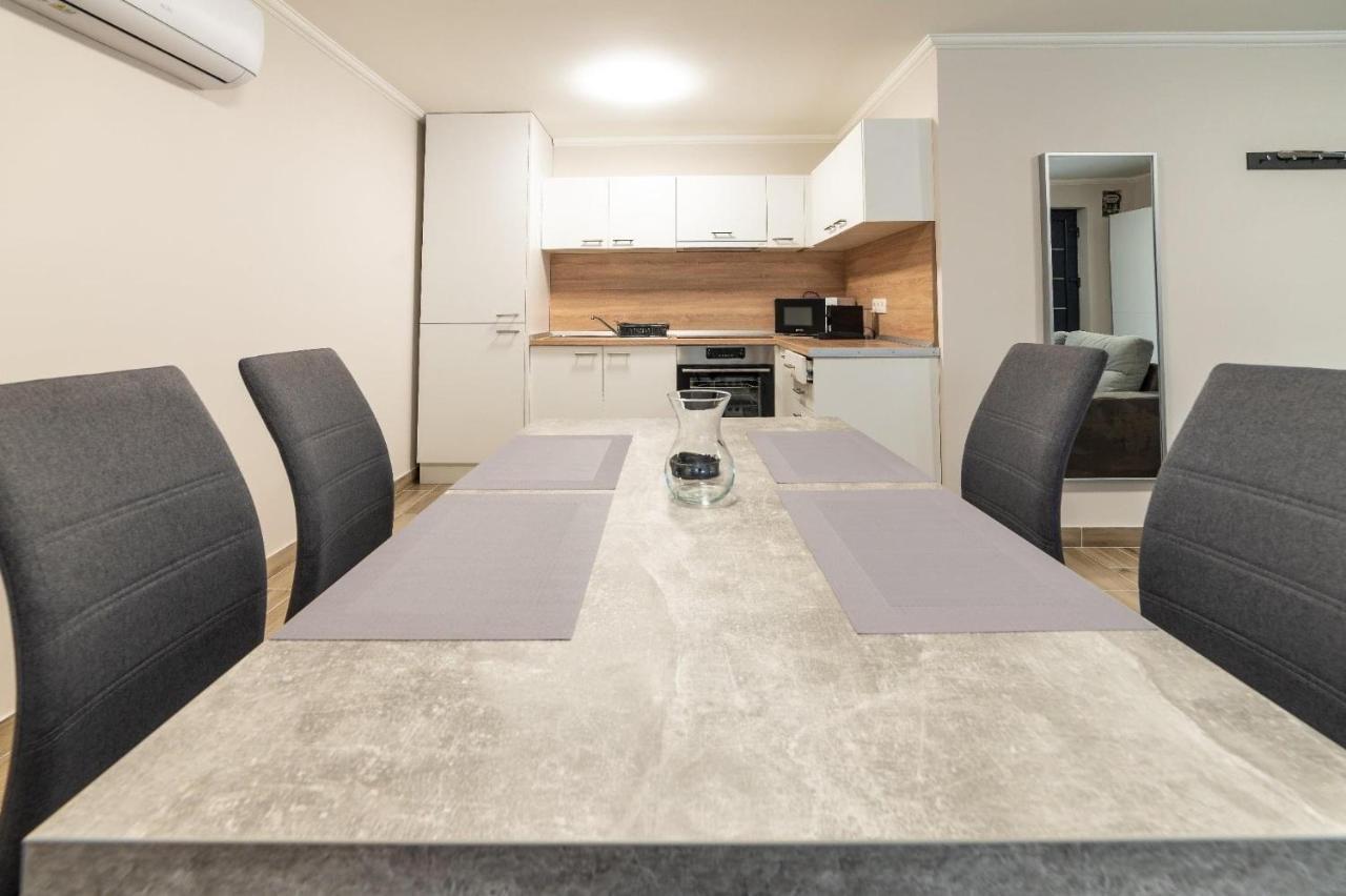 Napsugar & Virag Apartman Tiszafured Exterior photo