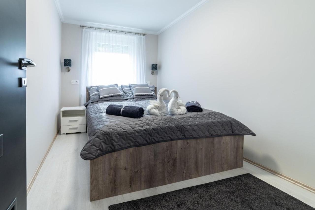 Napsugar & Virag Apartman Tiszafured Exterior photo